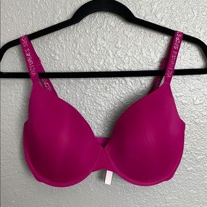Victoria’s Secret t-shirt lightly lined demi bra